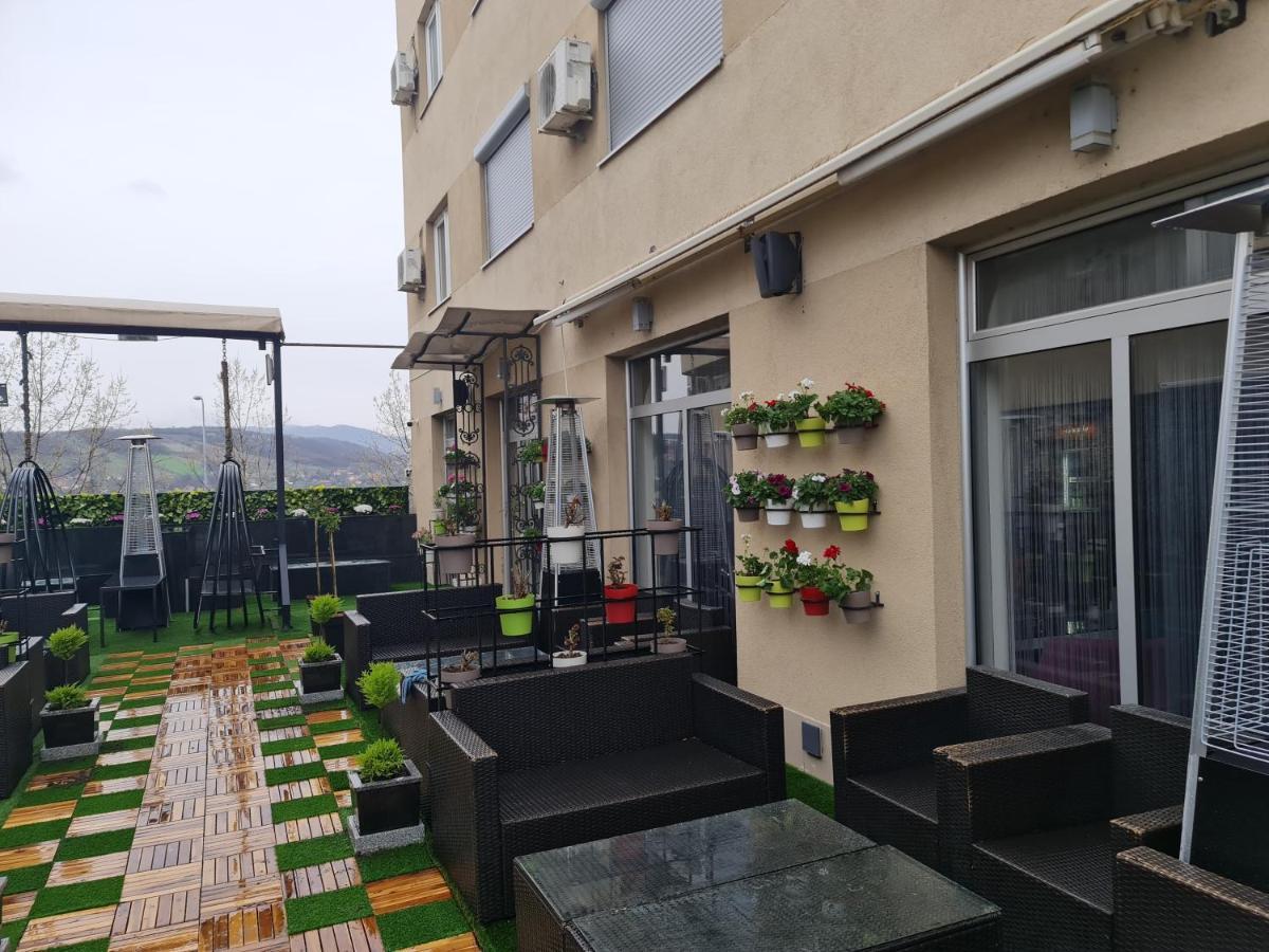 Hotel Tri "O" Topola Exterior photo